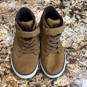 Barely used boy boots shoes brown size 11 high top